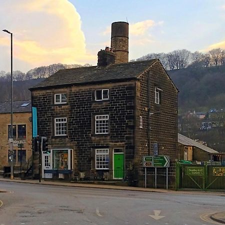 4 Bedroom Period Townhouse In The Heart Of Hebden Hebden Bridge Bagian luar foto