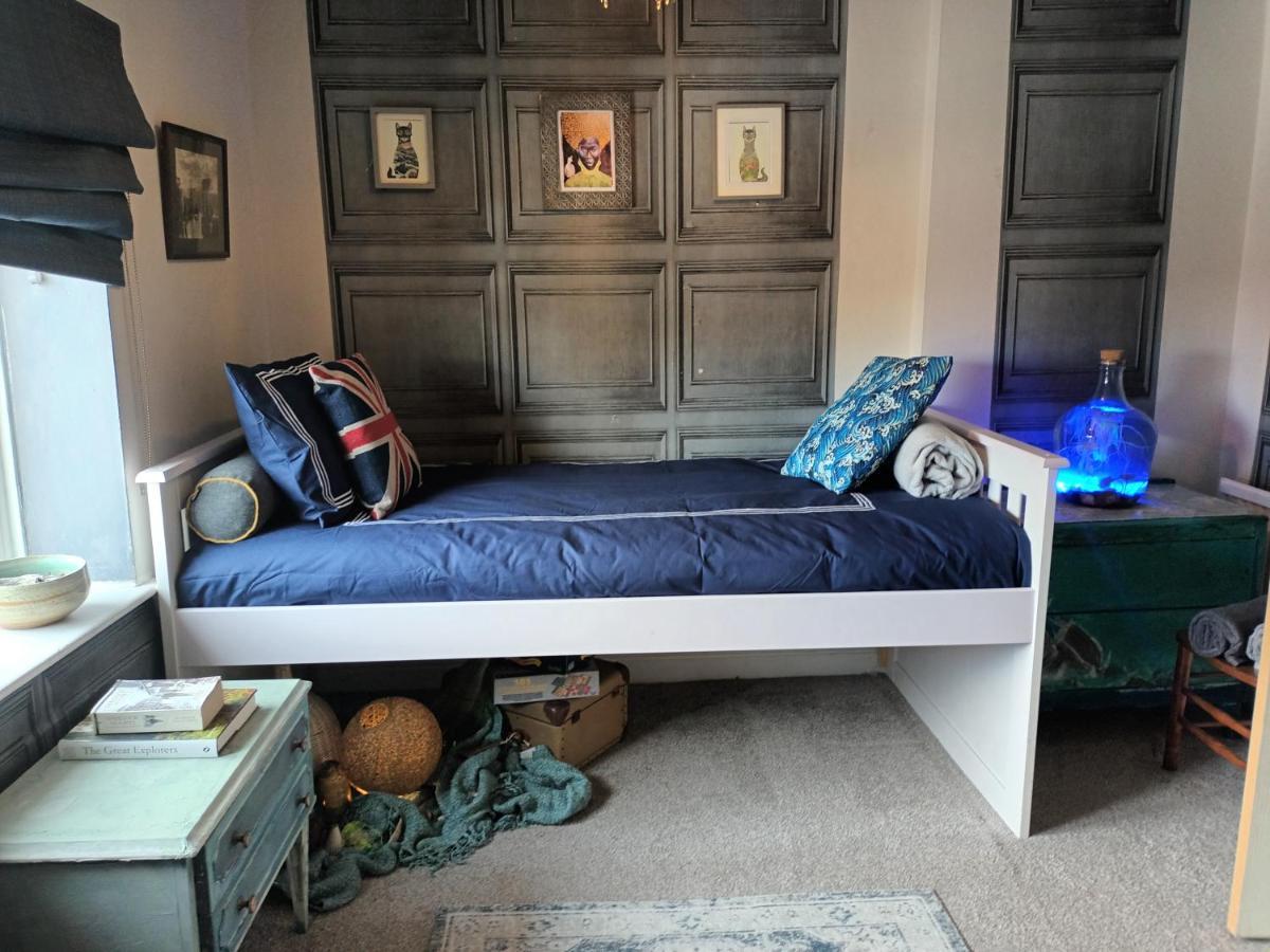 4 Bedroom Period Townhouse In The Heart Of Hebden Hebden Bridge Bagian luar foto